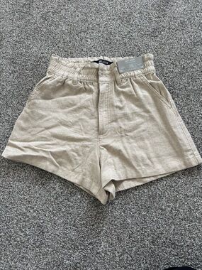Hollister Women’s Beige High-waisted linen shorts